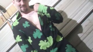 Bearded straight man making his lovely dick cum hard