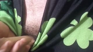 Bearded straight man making his lovely dick cum hard