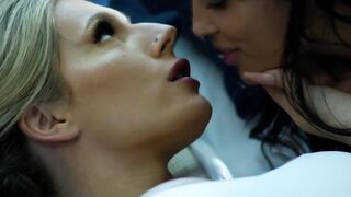 Horny Vanessa lets TS Jade breakfast her wet pussy