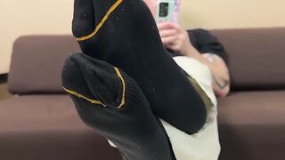 Hunky Bax showed off his gorgeous body and suckable feet while relaxing