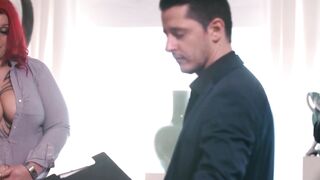 Fat bimbo gets museum inspected