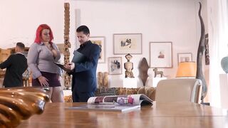 Fat bimbo gets museum inspected