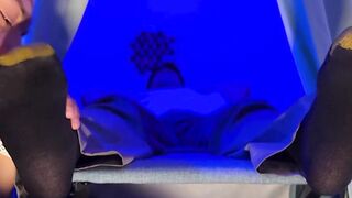 Handsome Shy got his feet worshiped and sucked by horny Dan Edwards