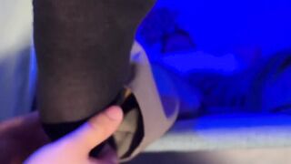 Handsome Shy got his feet worshiped and sucked by horny Dan Edwards