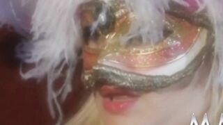 Kinky bitches fucking inside gang bang