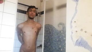 Adorable Latino twink Alexander Suares anal plays with dildo