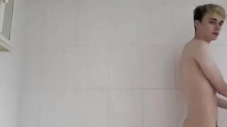 Twink in jockstrap Harry Alexander jacks off in the shower
