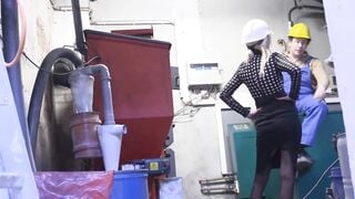 German skank goes around giving fellatio