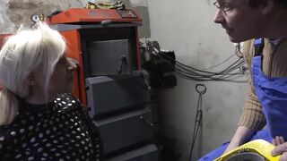 German skank goes around giving fellatio