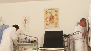 Specialist doctors heal a women with cum