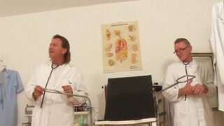 Specialist doctors heal a women with cum