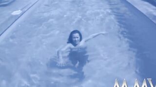 Slutty sluts gets facialized at the poolside