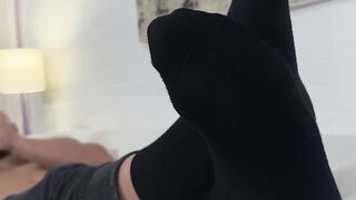 Bulky Girth showed off his beautiful body and pinkish feet while relaxing