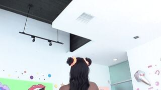 NYMPHO Baby Gemini's got that grip