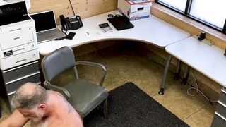 Perps4Sale.com - Detained fat hairy dude Rick Kelson seeks revenge by hammering offic