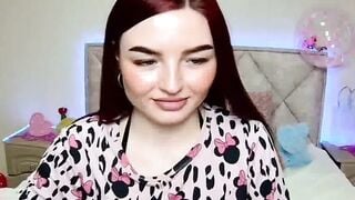 Hot redhead amateur babe on webcam