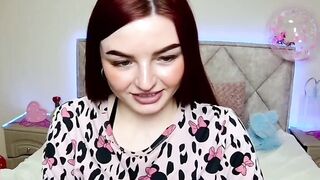Hot redhead amateur babe on webcam