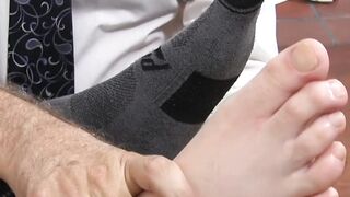 Mature gentleman licks young hunks feet and yummy toes