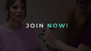 ALL BIMBOS STROKES - Hottie Leana Lovings Tries New VR Rubs With Her sexy Client SPANISH SUBTITLES