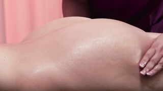 ALL BIMBOS STROKES - Hottie Leana Lovings Tries New VR Rubs With Her sexy Client SPANISH SUBTITLES