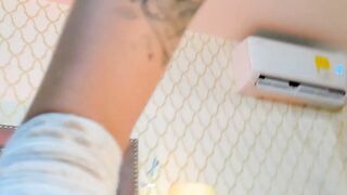 Pretty Babe Wild Twerking and Pussy Pleasuring
