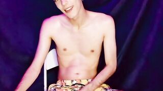 Hot twink Henry Evans tries new toy in his ass while jerking off
