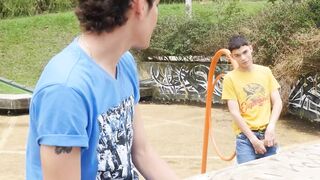 Pretty stud Isaac Muller sucks Jacobs enormous dick outdoor