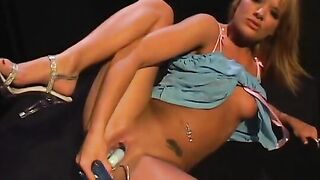 Adorable blonde into light blue outfit proposed to test new sibian