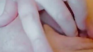 Chunky Hot masturbate her chubby snatch !