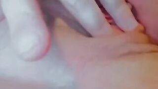 Chunky Hot masturbate her chubby snatch !