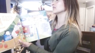 Webcam cunt with mouth Nicole Pearl Tries Reading Out Noisy