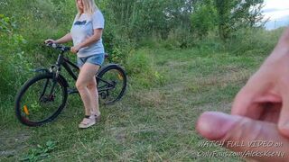 Unfamiliar bimbos was not scared and decided to jerkoff a penis