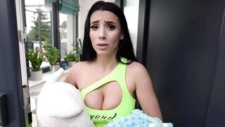 This beautiful MILF cant stop blowing me