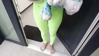 This beautiful MILF cant stop blowing me