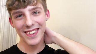 Foot sucking with sexy Leo Summers and Friends Flashing Bodies while jerking off
