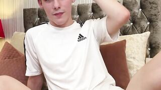 Foot sucking with sexy Leo Summers and Friends Flashing Bodies while jerking off