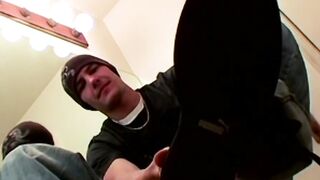 Handsome Clyde takes off his shoes to worship his foot before masturbating
