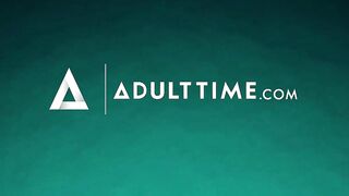 MOMMY'S BIMBOS - Caring 19 Yo Hazel Moore Finger Bang Her Red Head Stepmom Jessica Ryan During Romantic Hot Tub