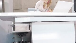 MommysMasturbating.com - Taboo Kenzie Reeves' workplace threeway with a tongue twist