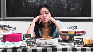 MOMMY'S CUNT WITH MOUTH - Sexsual mom Bangs Step Daughter Chloe Surreal During College Bake Sale For More Cash