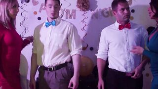 KInky stepmoms Daisie Belle and Nina Dolci found a way to make their stepsons happy