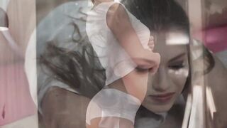 21 NATURALS - Amazingly Hot Beauty Mia Split Gets A Long Facial After Erotic Screwed
