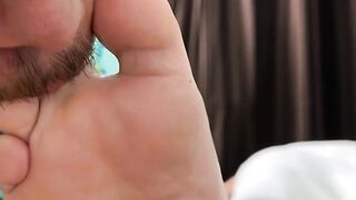 Hunky Drew Harper felt relaxed in a foot massage and foot sucking by jock Dan Edwards