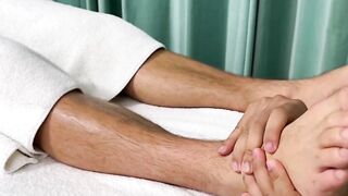 Hunky Drew Harper felt relaxed in a foot massage and foot sucking by jock Dan Edwards