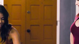 Dykes Nia Nacci and Lexi Luna enjoy interracial scissoring
