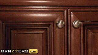 Brazzers - Claudia Obey Breaks inside Dera's House & give him an Ultimatum, Explain or Suck his Penis