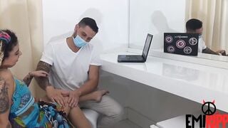 Médico ensina novinha a transar com segurança por conta do corona vírus (continuação no red)