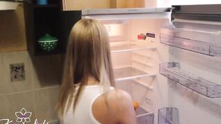 Beauty Masturbate Twat Long Banana and Orgasm - Food Bondage