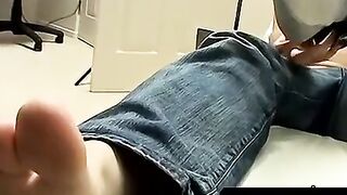 ToesXXX.com - Mike enjoys the performance as he releases his feet in foot play