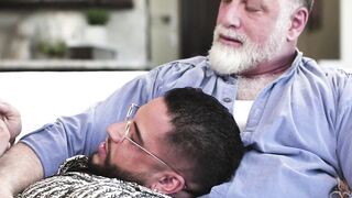 ADULT TIME - Bae Daddy Bear Brings Inked Beefcake Home to Banged! With Hubby - FIRST TIME TOPPING!